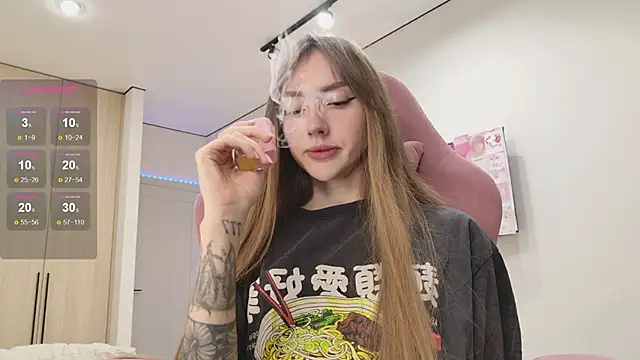 Lunainnk online show from September 2025 12:23:02 AM