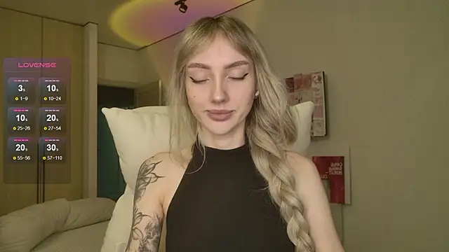 Lunainnk online show from February 2026 10:22:01 PM