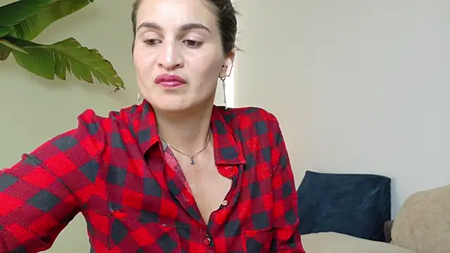 lizdevine online show from December 2025 06:05:01 PM