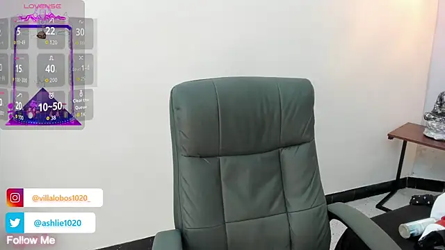 MiaVillalobos online show from October 2025 11:43:02 AM