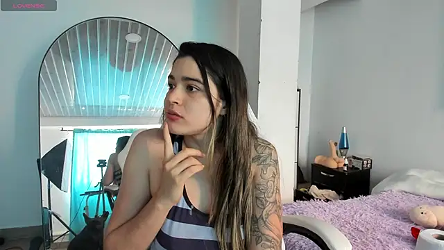 Snapshot of MiaVillalobos chatting on May 2026 03:06:01 PM MiaVillalobos online show from May 2026 03:06:01 PM