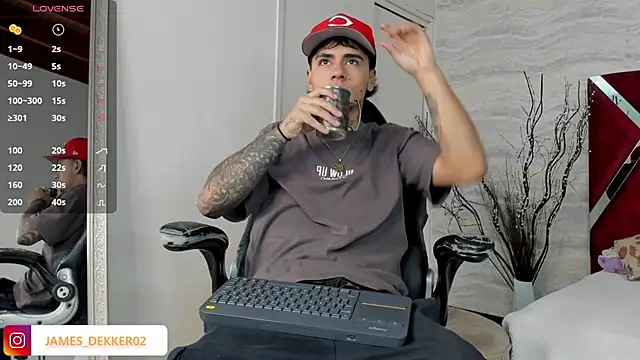 JamesDeker online show from September 2025 07:59:01 PM