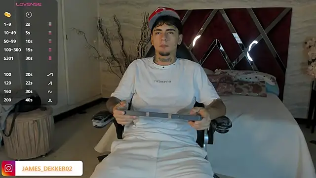 JamesDeker online show from October 2025 07:31:01 PM