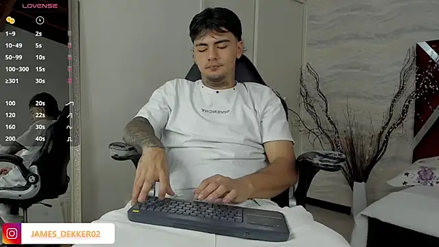 JamesDeker online show from October 2025 08:09:02 PM