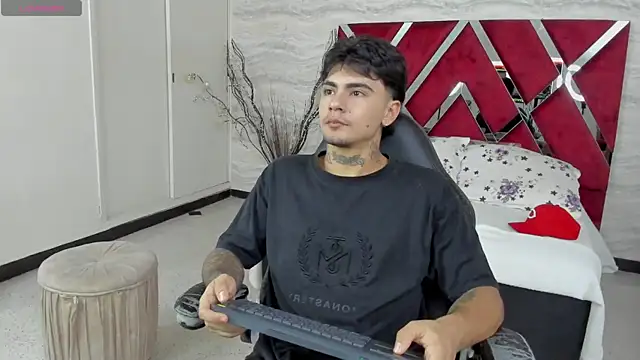 JamesDeker online show from October 2025 08:07:01 PM