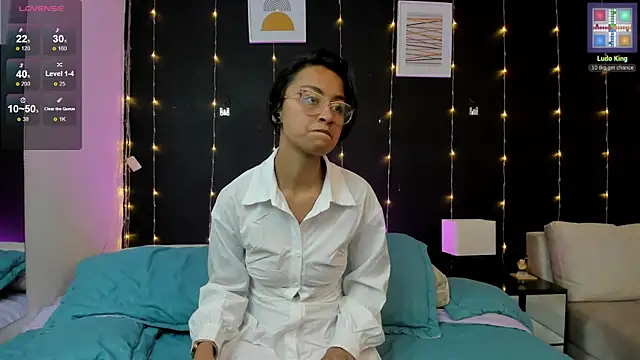 bravepetunia online show from September 2025 12:16:02 PM