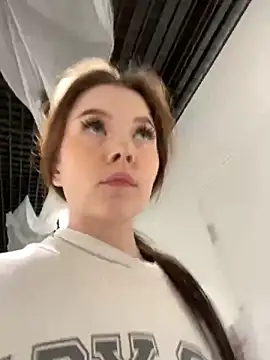 Wanda Wild online show from October 2025 04:41:01 PM