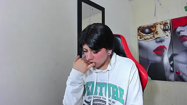 Raven Rouge  online show from September 2025 04:46:02 AM