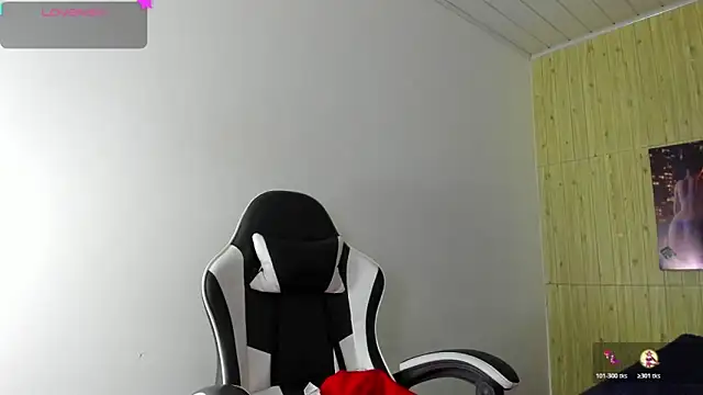 Snapshot of Raven_Rouge_ chatting on February 2026 08:40:02 PM Raven Rouge online show from February 2026 08:40:02 PM