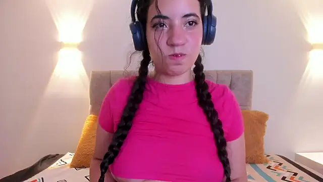 Nicol Chang online show from October 2025 03:58:01 AM