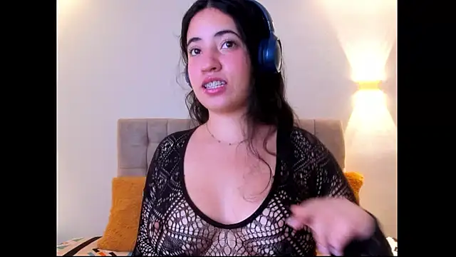 Nicol Chang online show from October 2025 03:59:01 AM