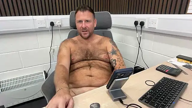 Snapshot of bilf1978 chatting on June 2026 08:45:02 AM bilf1978 online show from June 2026 08:45:02 AM