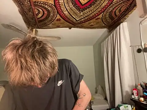 Snapshot of XanderOzzz chatting on April 2026 09:32:02 AM XanderOzzz online show from April 2026 09:32:02 AM