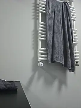 Lokomo32 online show from May 2026 10:28:01 PM