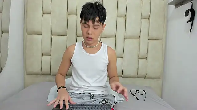 Felipe Cold online show from September 2025 02:11:01 AM