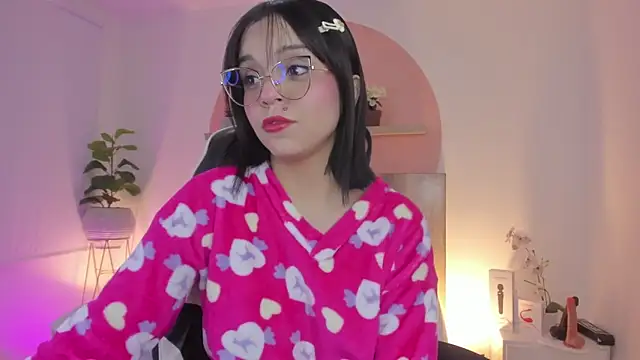 Clara Luu online show from February 2026 02:59:02 AM