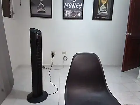 Dollarhot30 online show from December 2025 08:30:01 AM