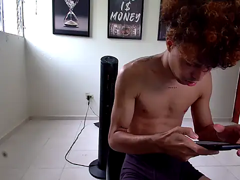 Snapshot of Dollarhot30 chatting on February 2026 01:08:02 PM Dollarhot30 online show from February 2026 01:08:02 PM