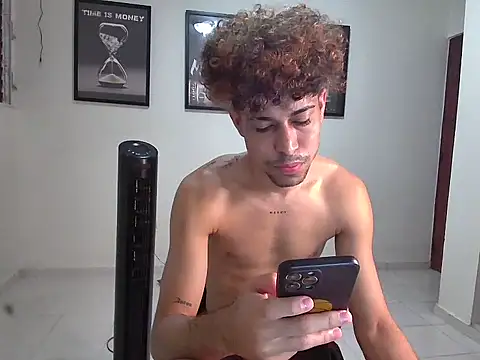 Snapshot of Dollarhot30 chatting on February 2026 10:12:01 AM Dollarhot30 online show from February 2026 10:12:01 AM