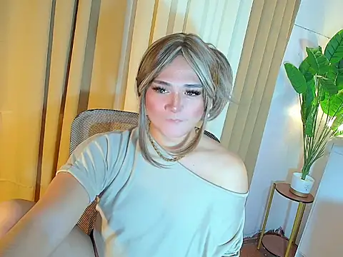 Snapshot of ScarletMoore chatting on April 2026 04:08:02 AM ScarletMoore online show from April 2026 04:08:02 AM