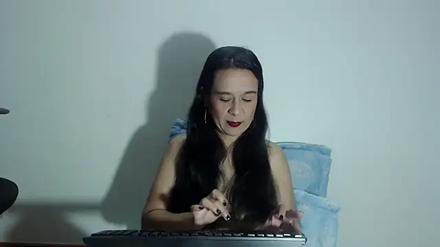 Snapshot of Aileendarkhot chatting on February 2026 04:11:01 AM Aileendarkhot online show from February 2026 04:11:01 AM