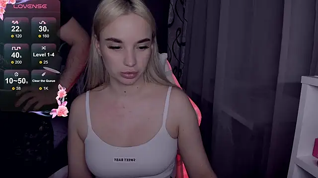 Snapshot of KiraKrox chatting on February 2026 08:07:01 PM KiraKrox online show from February 2026 08:07:01 PM