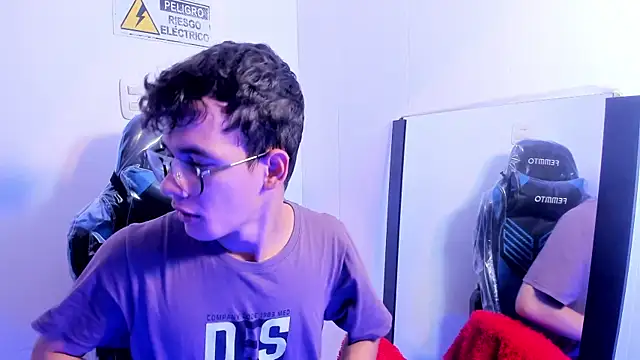 LittleMax23 online show from September 2025 12:05:01 PM