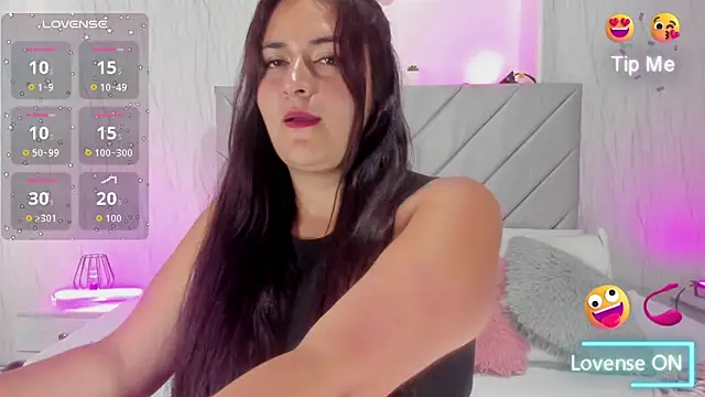 Victoria Guzman online show from December 2025 04:24:01 PM