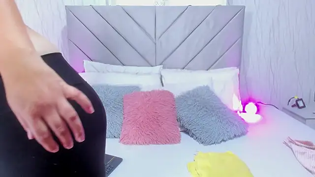 Victoria Guzman online show from February 2026 04:22:02 PM