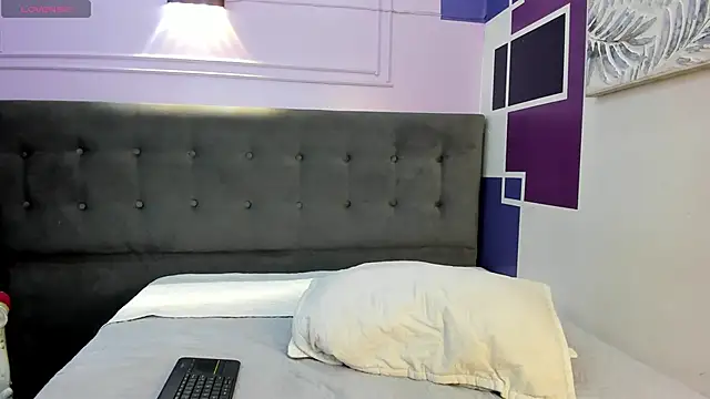 tiiny emilly online show from October 2025 08:19:02 PM