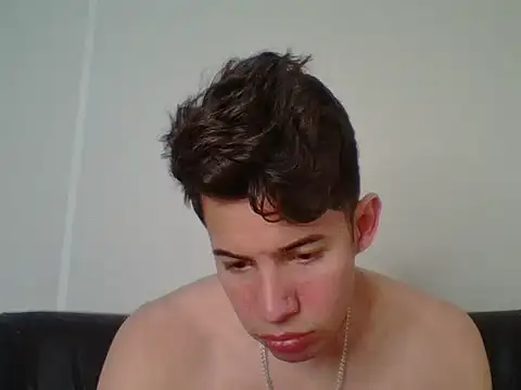 Maxtaylor18 online show from November 2025 02:43:02 AM