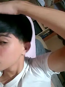 LUISSLEONN0958 online show from September 2025 06:19:01 PM