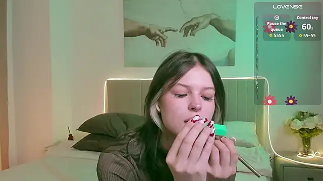 Lisa Blossom online show from October 2025 06:03:01 AM