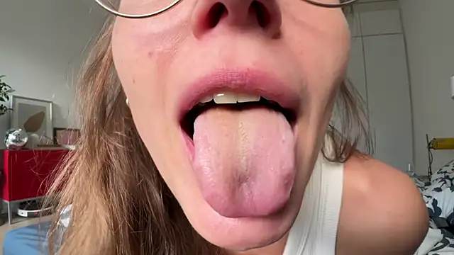 Scorpion Peach online show from October 2025 02:26:01 PM