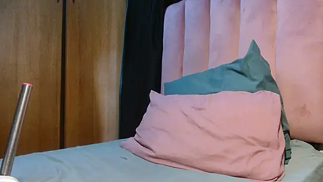 RoxyLuv77 online show from September 2025 05:01:02 AM