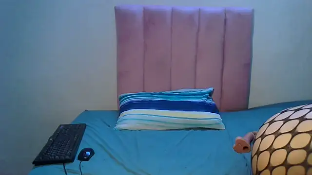 RoxyLuv77 online show from October 2025 10:44:01 PM