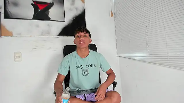 tyler twink boy online show from October 2025 12:47:01 PM