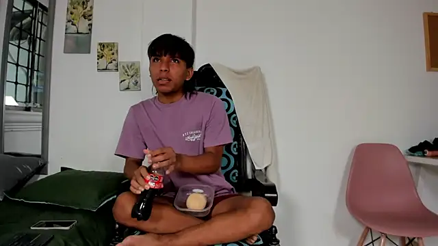 tyler twink boy online show from March 2026 01:37:01 PM