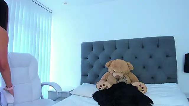 Snapshot of VictoriaParkeer chatting on October 2025 11:41:02 AM VictoriaParkeer online show from October 2025 11:41:02 AM