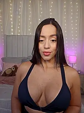Snapshot of AriadnaTaylor chatting on May 2026 06:35:02 PM AriadnaTaylor online show from May 2026 06:35:02 PM