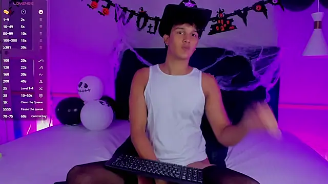 Leo Savage  online show from October 2025 04:48:01 AM