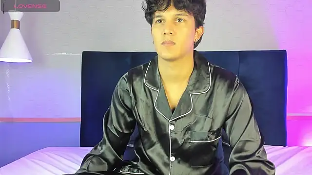 Leo Savage  online show from November 2025 04:01:02 AM