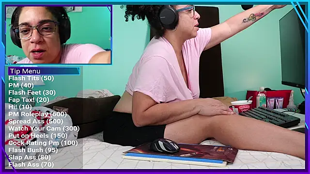 Snapshot of nsfwismorefun chatting on October 2025 10:45:02 PM nsfwismorefun online show from October 2025 10:45:02 PM