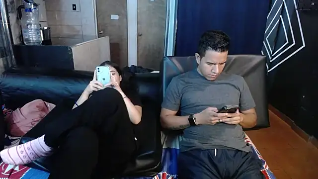 Little Kmi online show from November 2025 04:38:01 PM