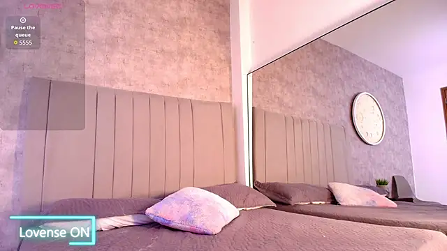 karla-ruiz online show from September 2025 01:00:01 AM