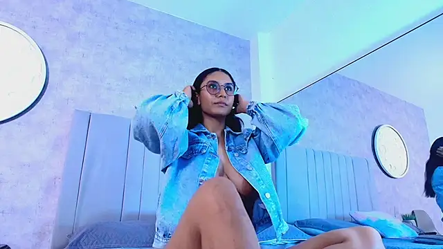 karla-ruiz online show from October 2025 08:00:02 PM