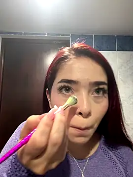 HannahCollyns online show from December 2025 12:23:02 PM