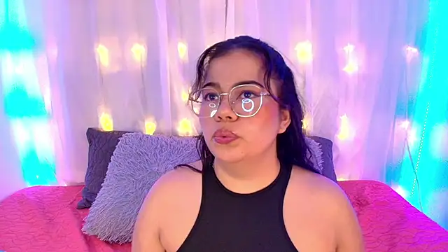 Snapshot of LilyRousee chatting on December 2025 12:06:01 AM LilyRousee online show from December 2025 12:06:01 AM