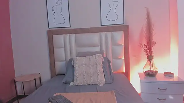 SamantaVee online show from September 2025 11:54:01 AM