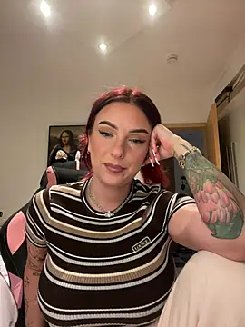 Snapshot of OliviaaFischer chatting on June 2026 06:31:01 PM OliviaaFischer online show from June 2026 06:31:01 PM
